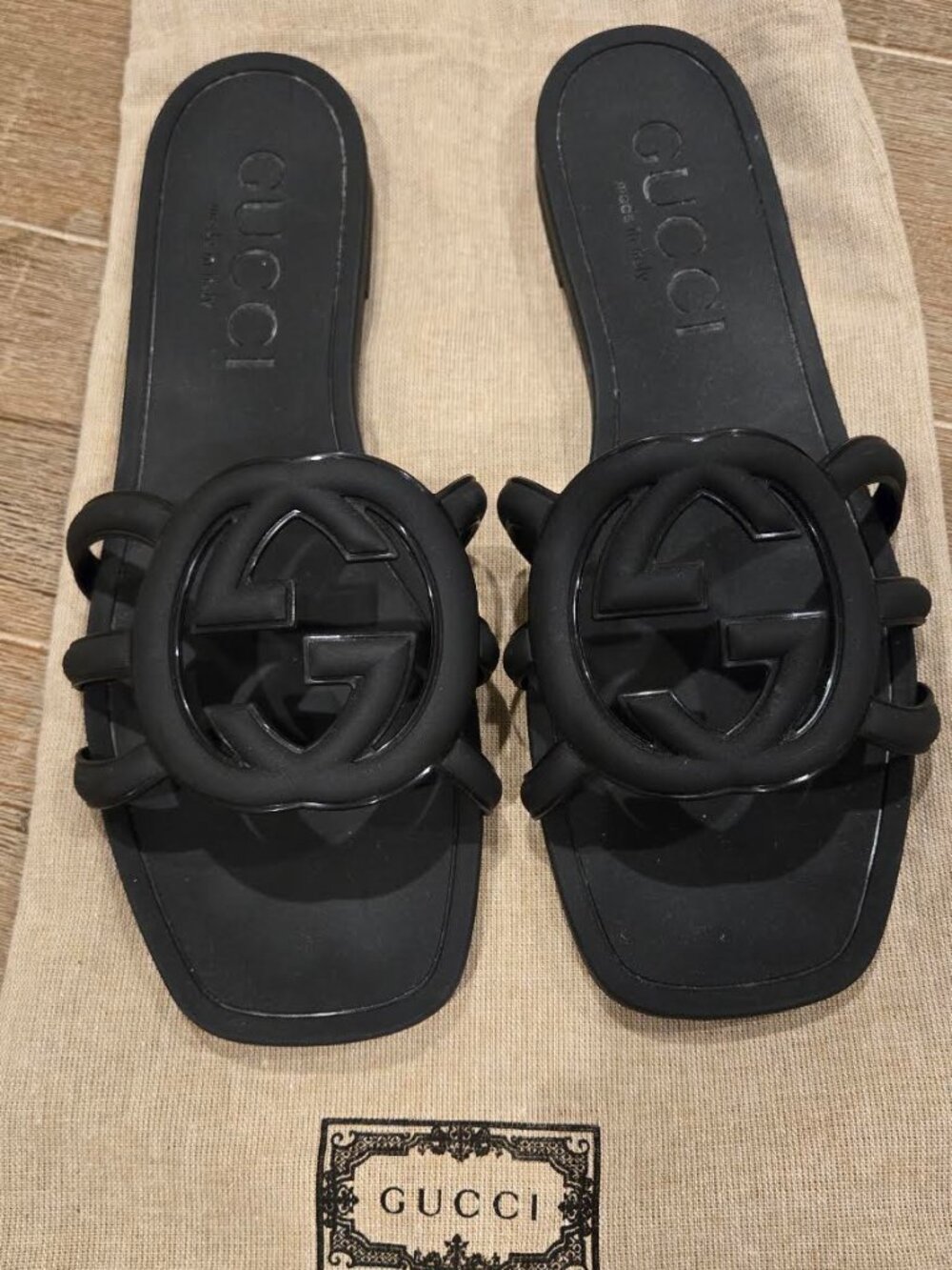 GUCCI - Women's Interlocking G Slide Black Rubber Sandal